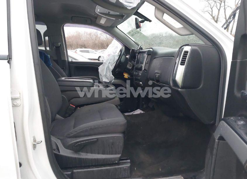 Photo 5 of 2018 Chevrolet Silverado 1500 2LT (VIN 1GCVKREC9JZ119203)