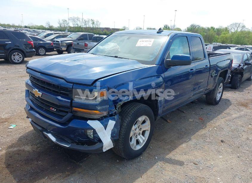Photo 2 of 2018 Chevrolet Silverado 1500 2LT (VIN 1GCVKREC9JZ123333)