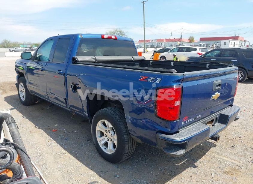 Photo 3 of 2018 Chevrolet Silverado 1500 2LT (VIN 1GCVKREC9JZ123333)