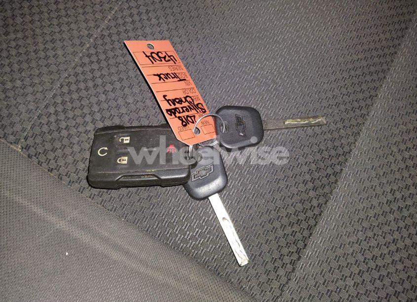 Photo 11 of 2018 Chevrolet Silverado 1500 2LT (VIN 1GCVKREC9JZ166554)