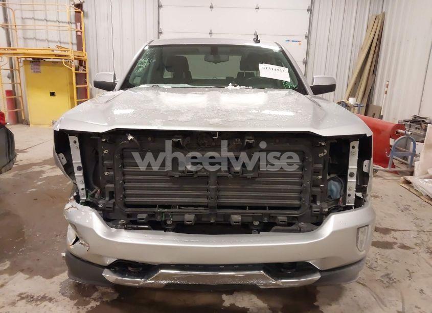 Photo 12 of 2018 Chevrolet Silverado 1500 2LT (VIN 1GCVKREC9JZ166554)