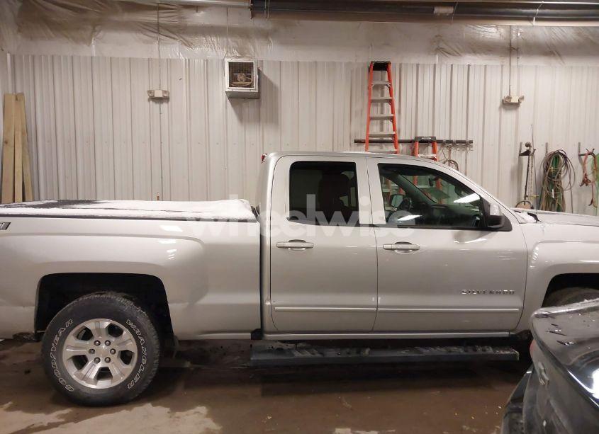 Photo 13 of 2018 Chevrolet Silverado 1500 2LT (VIN 1GCVKREC9JZ166554)