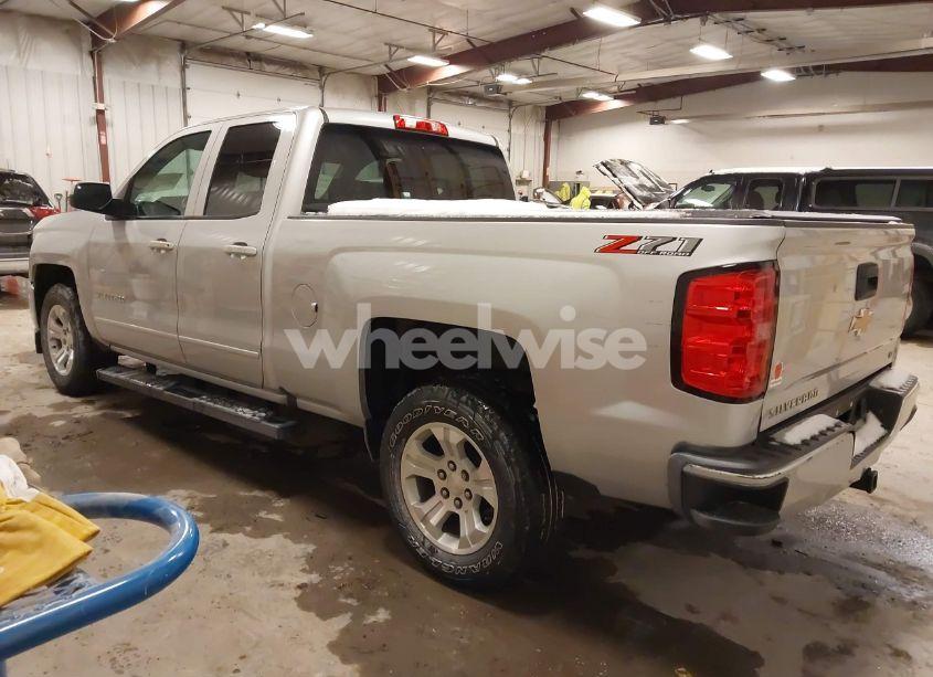 Photo 3 of 2018 Chevrolet Silverado 1500 2LT (VIN 1GCVKREC9JZ166554)