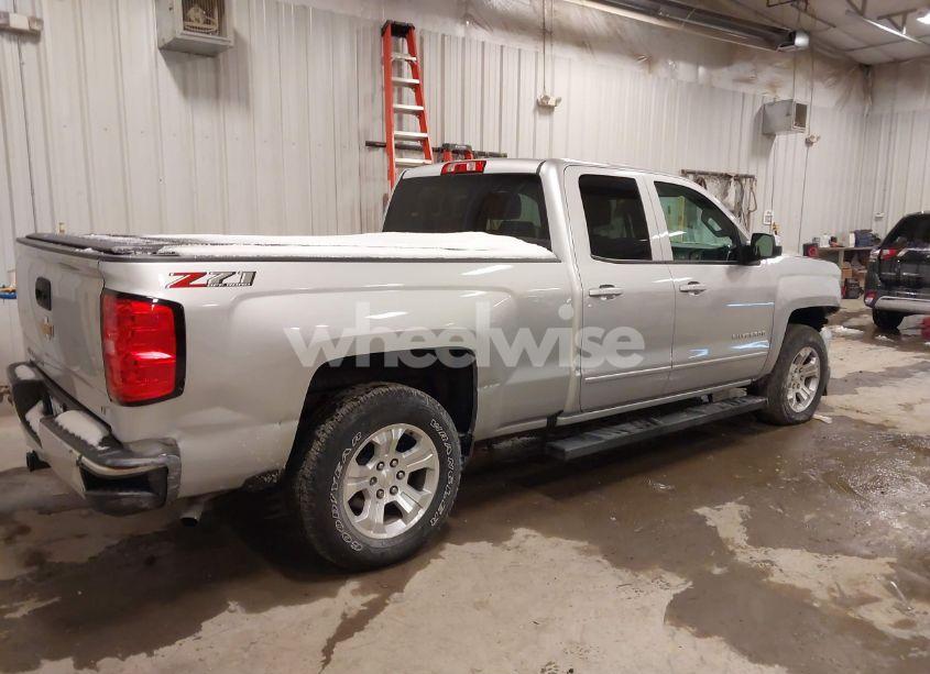 Photo 4 of 2018 Chevrolet Silverado 1500 2LT (VIN 1GCVKREC9JZ166554)