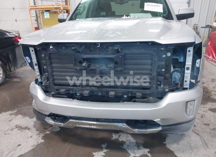 Photo 6 of 2018 Chevrolet Silverado 1500 2LT (VIN 1GCVKREC9JZ166554)