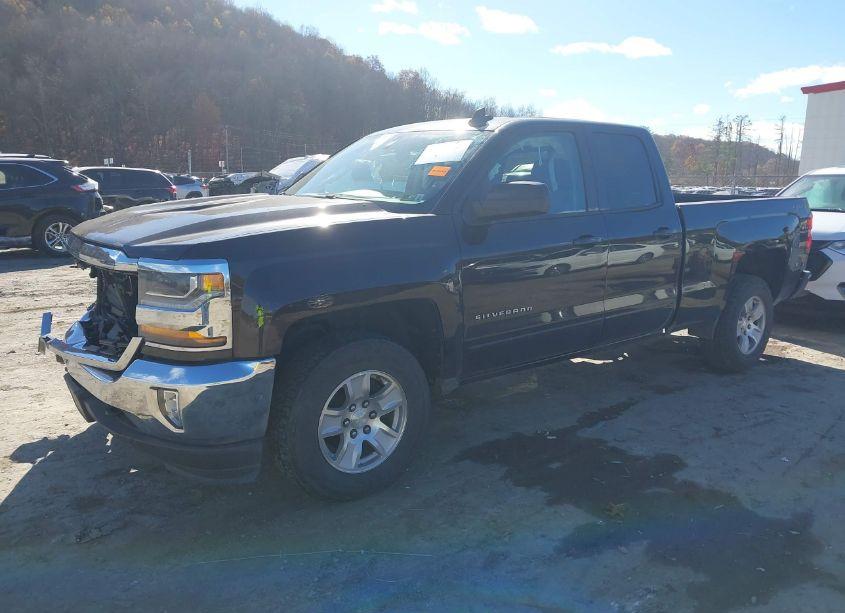 Photo 2 of 2018 Chevrolet Silverado 1500 1LT (VIN 1GCVKREC9JZ171785)