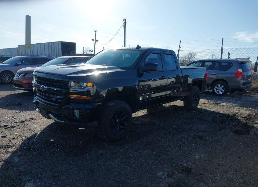 Photo 2 of 2018 Chevrolet Silverado 1500 2LT (VIN 1GCVKREC9JZ193818)