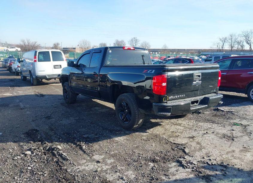 Photo 3 of 2018 Chevrolet Silverado 1500 2LT (VIN 1GCVKREC9JZ193818)