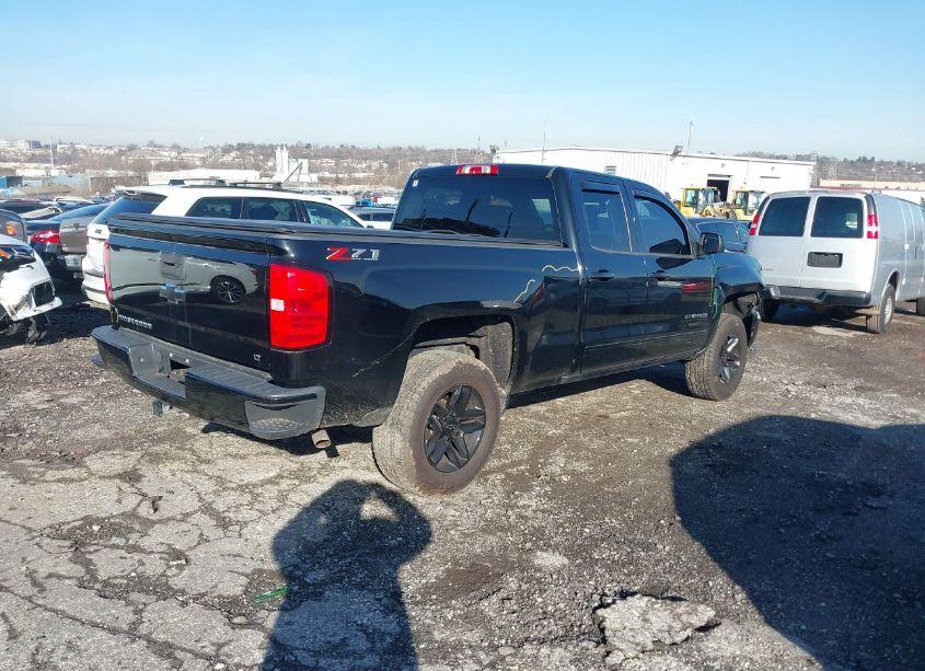 Photo 4 of 2018 Chevrolet Silverado 1500 2LT (VIN 1GCVKREC9JZ193818)