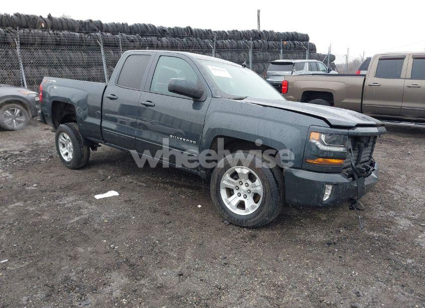 2018 Chevrolet Silverado 1500 2LT (VIN 1GCVKREC9JZ200573) main photo