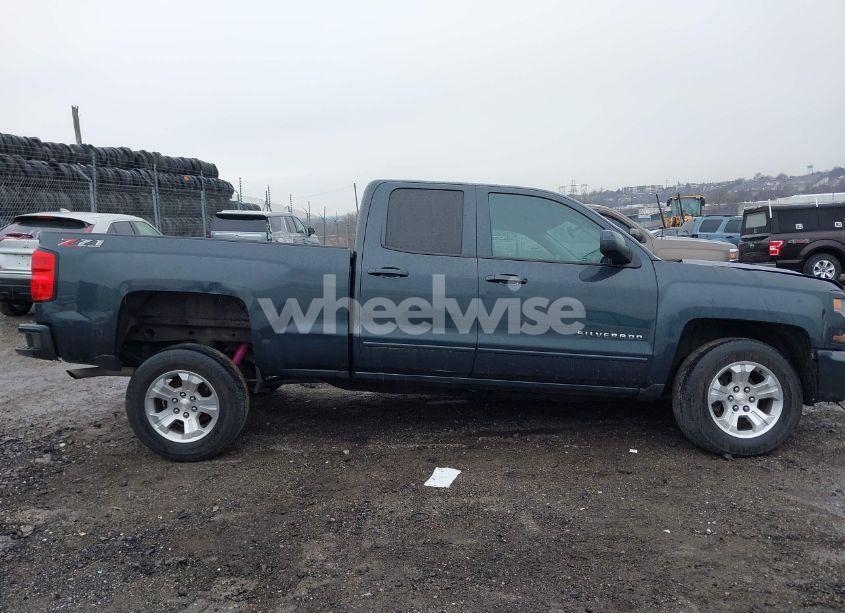 Photo 12 of 2018 Chevrolet Silverado 1500 2LT (VIN 1GCVKREC9JZ200573)