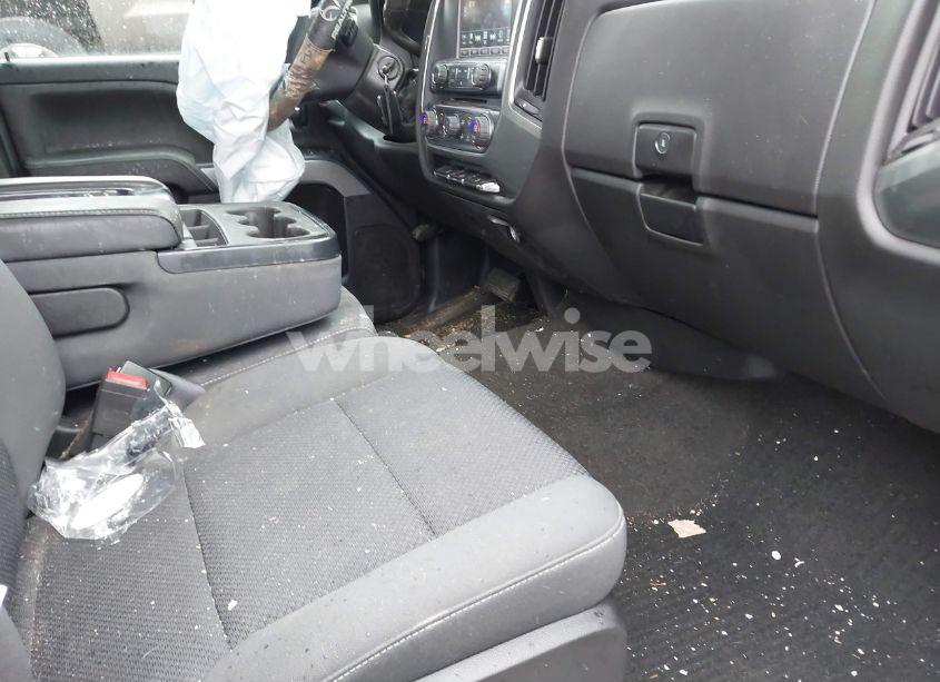 Photo 5 of 2018 Chevrolet Silverado 1500 2LT (VIN 1GCVKREC9JZ200573)