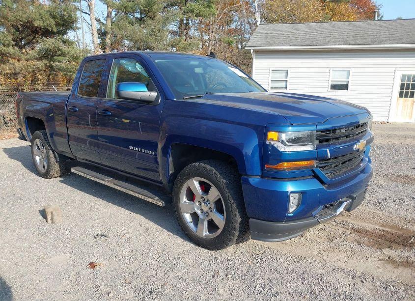 2018 Chevrolet Silverado 1500 2LT (VIN 1GCVKREC9JZ208933) main photo