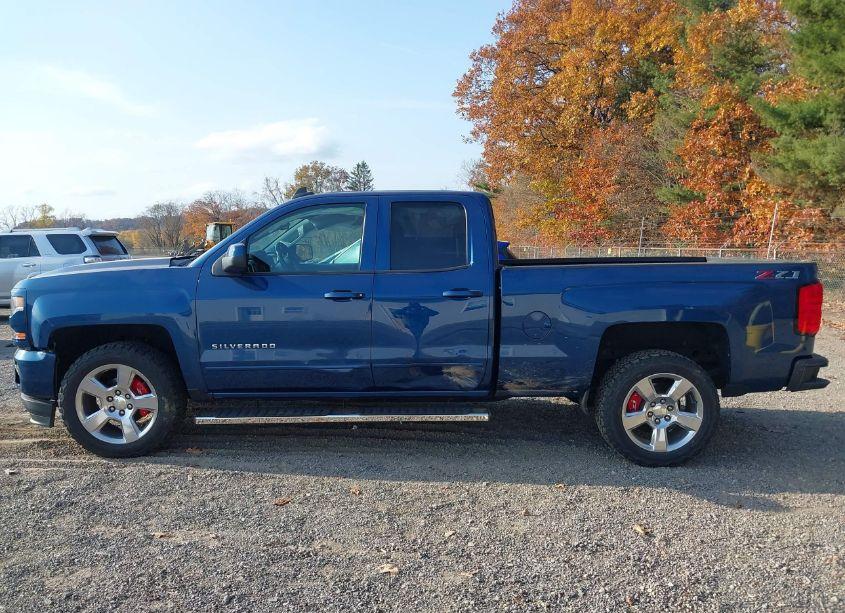 Photo 14 of 2018 Chevrolet Silverado 1500 2LT (VIN 1GCVKREC9JZ208933)