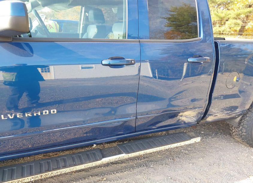 Photo 17 of 2018 Chevrolet Silverado 1500 2LT (VIN 1GCVKREC9JZ208933)