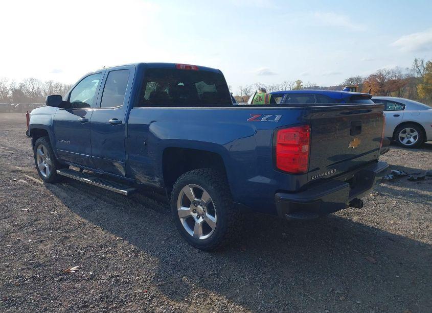Photo 3 of 2018 Chevrolet Silverado 1500 2LT (VIN 1GCVKREC9JZ208933)
