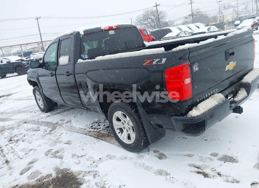Photo 3 of 2018 Chevrolet Silverado 1500 2LT (VIN 1GCVKREC9JZ277136)