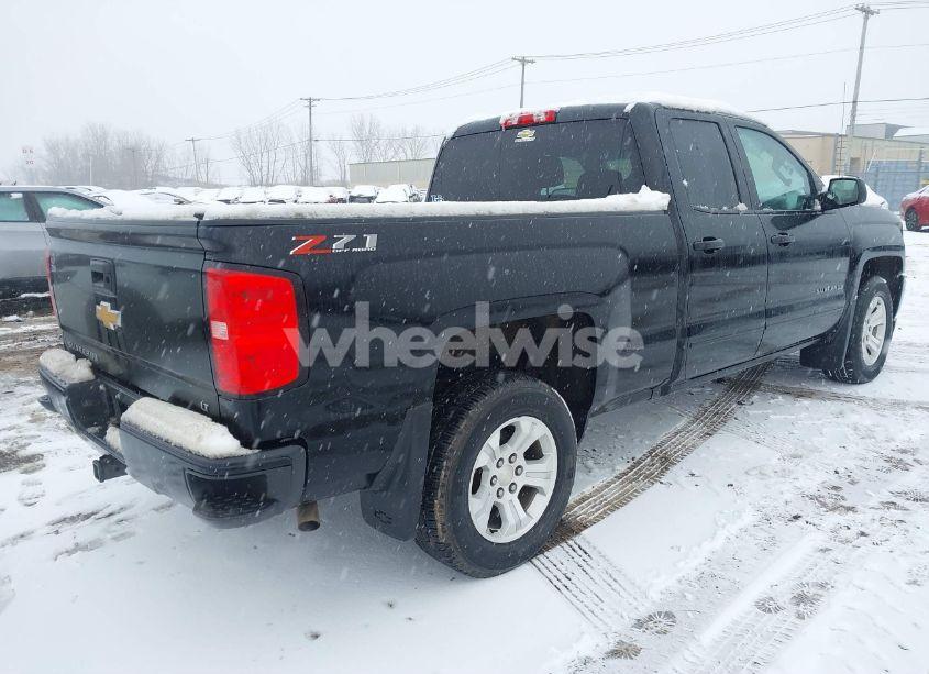 Photo 4 of 2018 Chevrolet Silverado 1500 2LT (VIN 1GCVKREC9JZ277136)