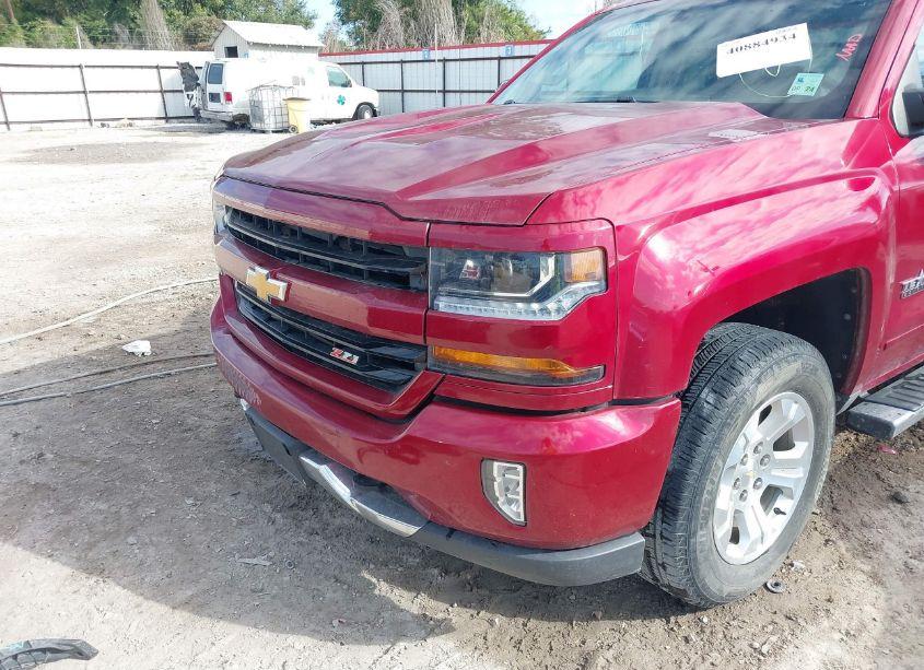Photo 6 of 2018 Chevrolet Silverado 1500 2LT (VIN 1GCVKREC9JZ339800)