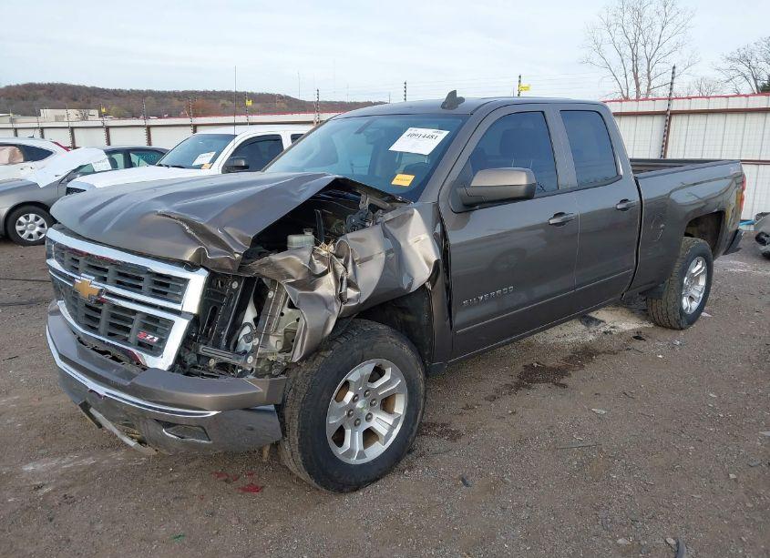 Photo 2 of 2015 Chevrolet Silverado 1500 2LT (VIN 1GCVKRECXFZ300690)