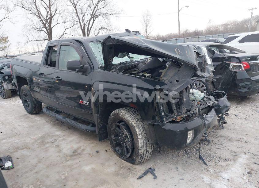 2017 Chevrolet Silverado 1500 2LT (VIN 1GCVKRECXHZ189819) main photo