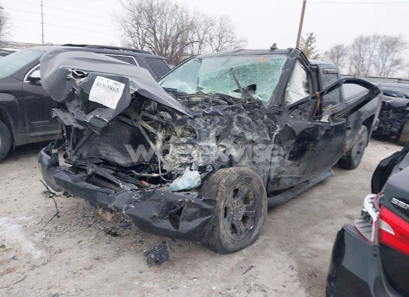 Photo 2 of 2017 Chevrolet Silverado 1500 2LT (VIN 1GCVKRECXHZ189819)