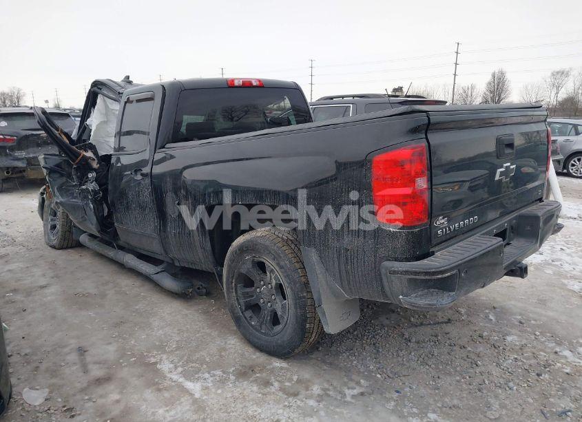 Photo 3 of 2017 Chevrolet Silverado 1500 2LT (VIN 1GCVKRECXHZ189819)
