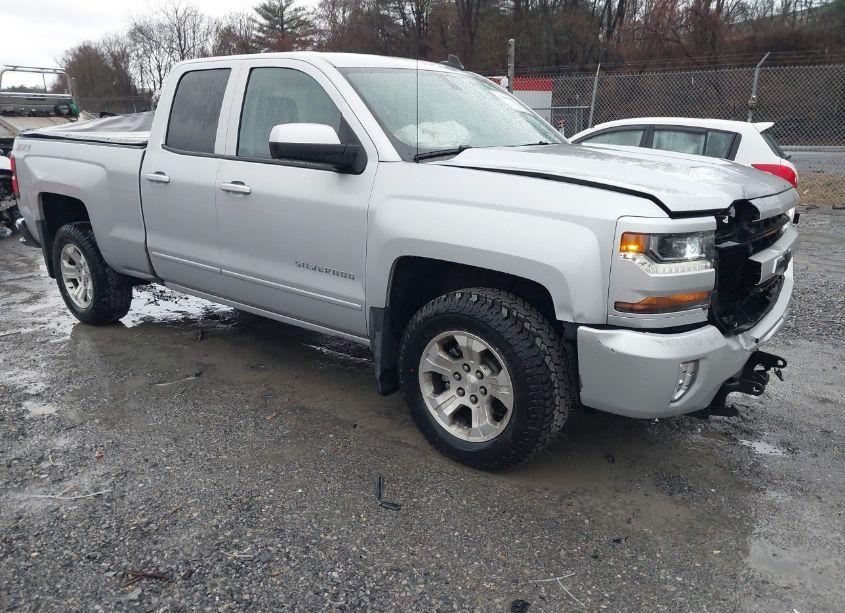 2017 Chevrolet Silverado 1500 2LT (VIN 1GCVKRECXHZ359662) main photo