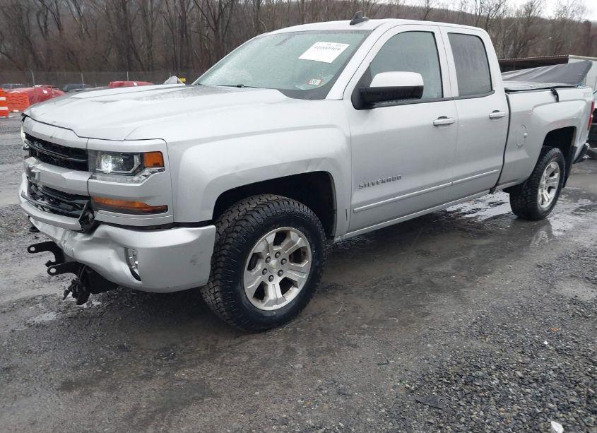 Photo 2 of 2017 Chevrolet Silverado 1500 2LT (VIN 1GCVKRECXHZ359662)