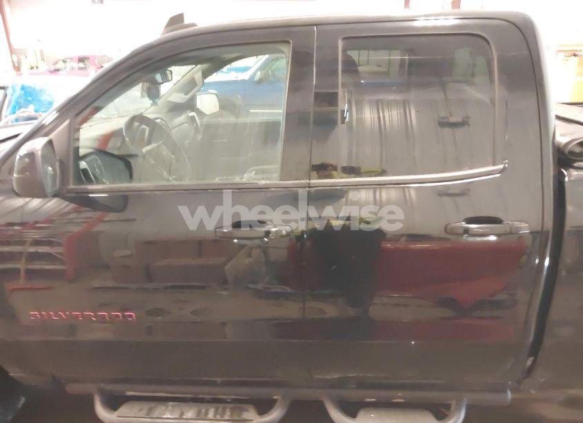 Photo 14 of 2018 Chevrolet Silverado 1500 2LT (VIN 1GCVKRECXJZ107240)