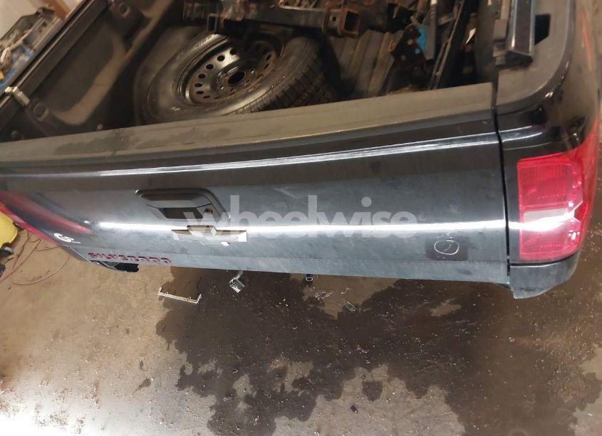 Photo 16 of 2018 Chevrolet Silverado 1500 2LT (VIN 1GCVKRECXJZ107240)