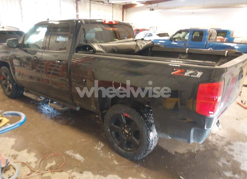 Photo 3 of 2018 Chevrolet Silverado 1500 2LT (VIN 1GCVKRECXJZ107240)