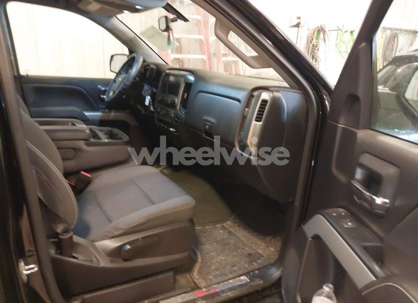 Photo 5 of 2018 Chevrolet Silverado 1500 2LT (VIN 1GCVKRECXJZ107240)