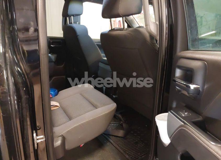 Photo 8 of 2018 Chevrolet Silverado 1500 2LT (VIN 1GCVKRECXJZ107240)