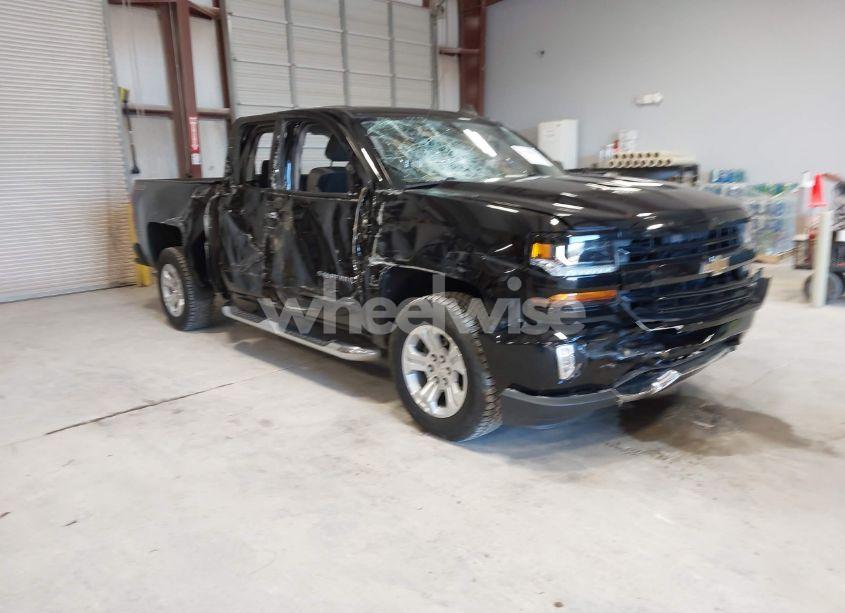 2018 Chevrolet Silverado 1500 2LT (VIN 1GCVKRECXJZ110963) main photo