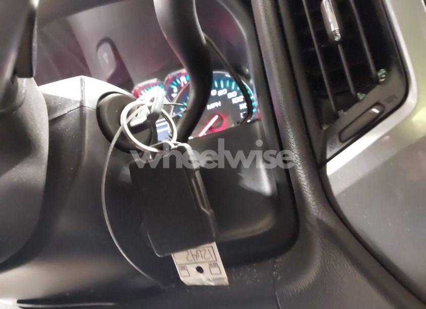 Photo 11 of 2018 Chevrolet Silverado 1500 2LT (VIN 1GCVKRECXJZ110963)