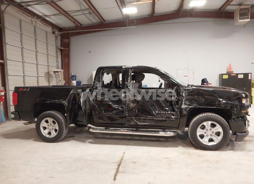 Photo 13 of 2018 Chevrolet Silverado 1500 2LT (VIN 1GCVKRECXJZ110963)