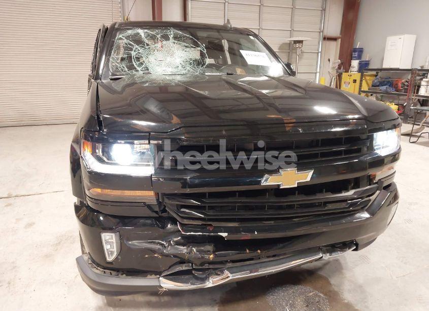 Photo 18 of 2018 Chevrolet Silverado 1500 2LT (VIN 1GCVKRECXJZ110963)