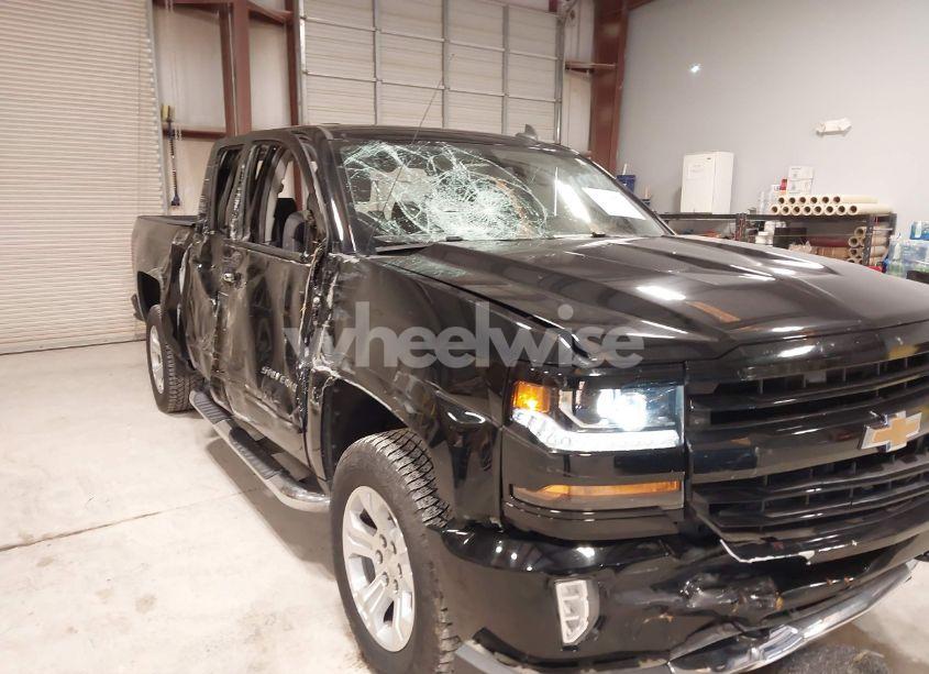 Photo 19 of 2018 Chevrolet Silverado 1500 2LT (VIN 1GCVKRECXJZ110963)