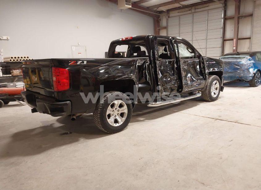 Photo 4 of 2018 Chevrolet Silverado 1500 2LT (VIN 1GCVKRECXJZ110963)