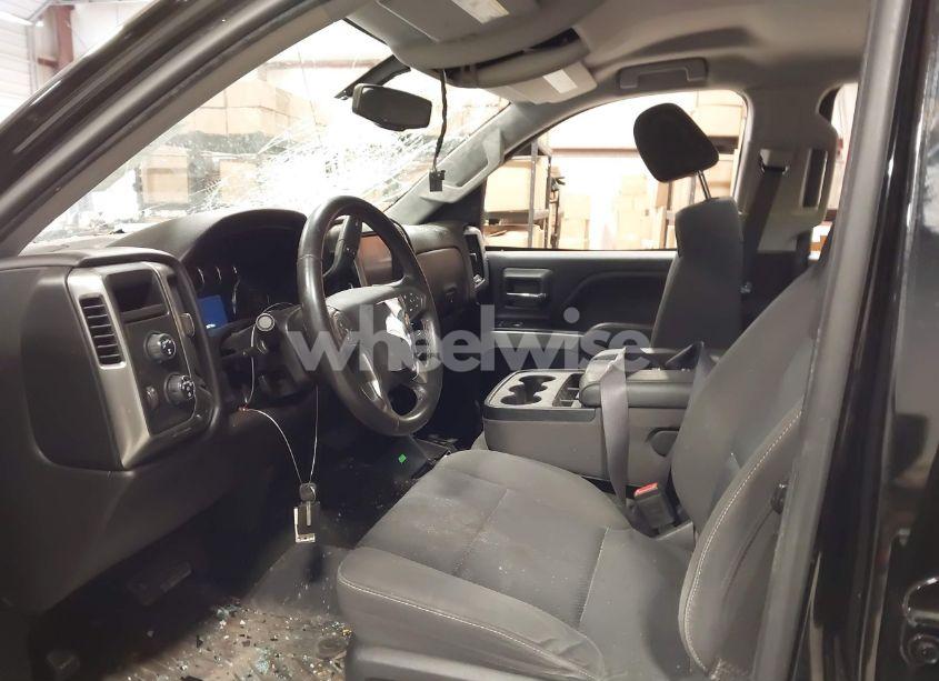 Photo 5 of 2018 Chevrolet Silverado 1500 2LT (VIN 1GCVKRECXJZ110963)