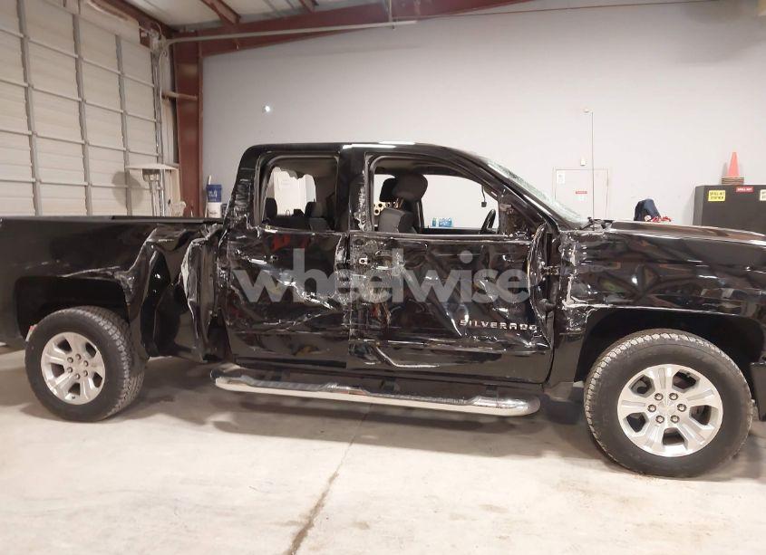 Photo 6 of 2018 Chevrolet Silverado 1500 2LT (VIN 1GCVKRECXJZ110963)