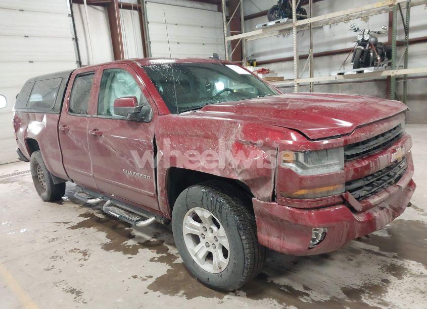 2018 Chevrolet Silverado 1500 2LT (VIN 1GCVKRECXJZ177420) main photo