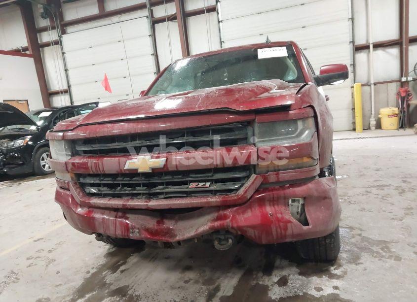 Photo 13 of 2018 Chevrolet Silverado 1500 2LT (VIN 1GCVKRECXJZ177420)