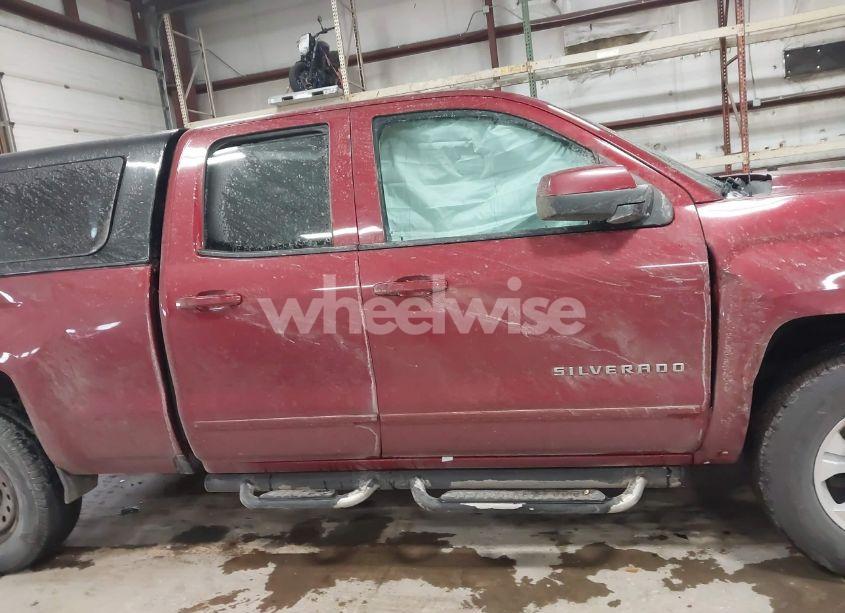 Photo 14 of 2018 Chevrolet Silverado 1500 2LT (VIN 1GCVKRECXJZ177420)