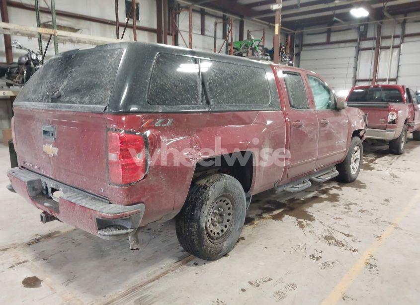 Photo 4 of 2018 Chevrolet Silverado 1500 2LT (VIN 1GCVKRECXJZ177420)