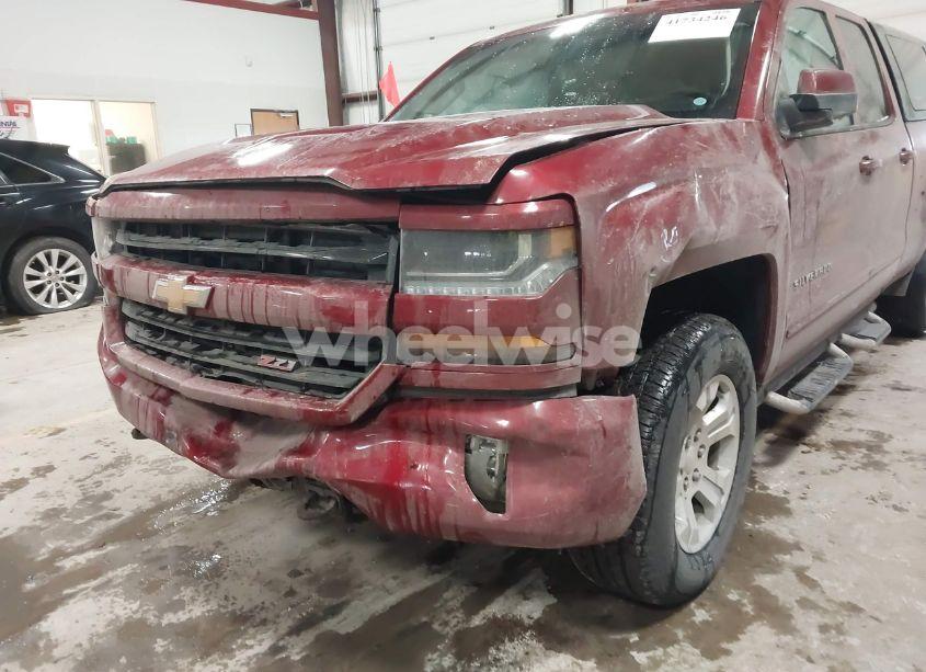 Photo 6 of 2018 Chevrolet Silverado 1500 2LT (VIN 1GCVKRECXJZ177420)