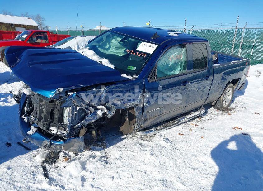 Photo 2 of 2018 Chevrolet Silverado 1500 2LT (VIN 1GCVKRECXJZ202283)