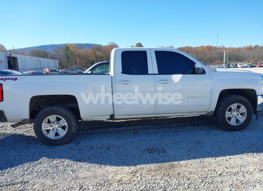 Photo 13 of 2018 Chevrolet Silverado 1500 1LT (VIN 1GCVKRECXJZ219813)