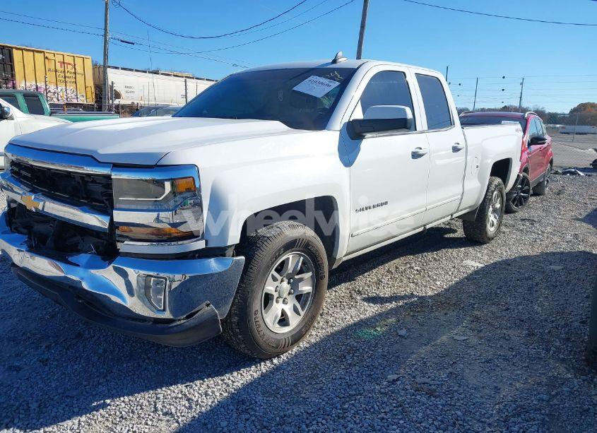 Photo 2 of 2018 Chevrolet Silverado 1500 1LT (VIN 1GCVKRECXJZ219813)